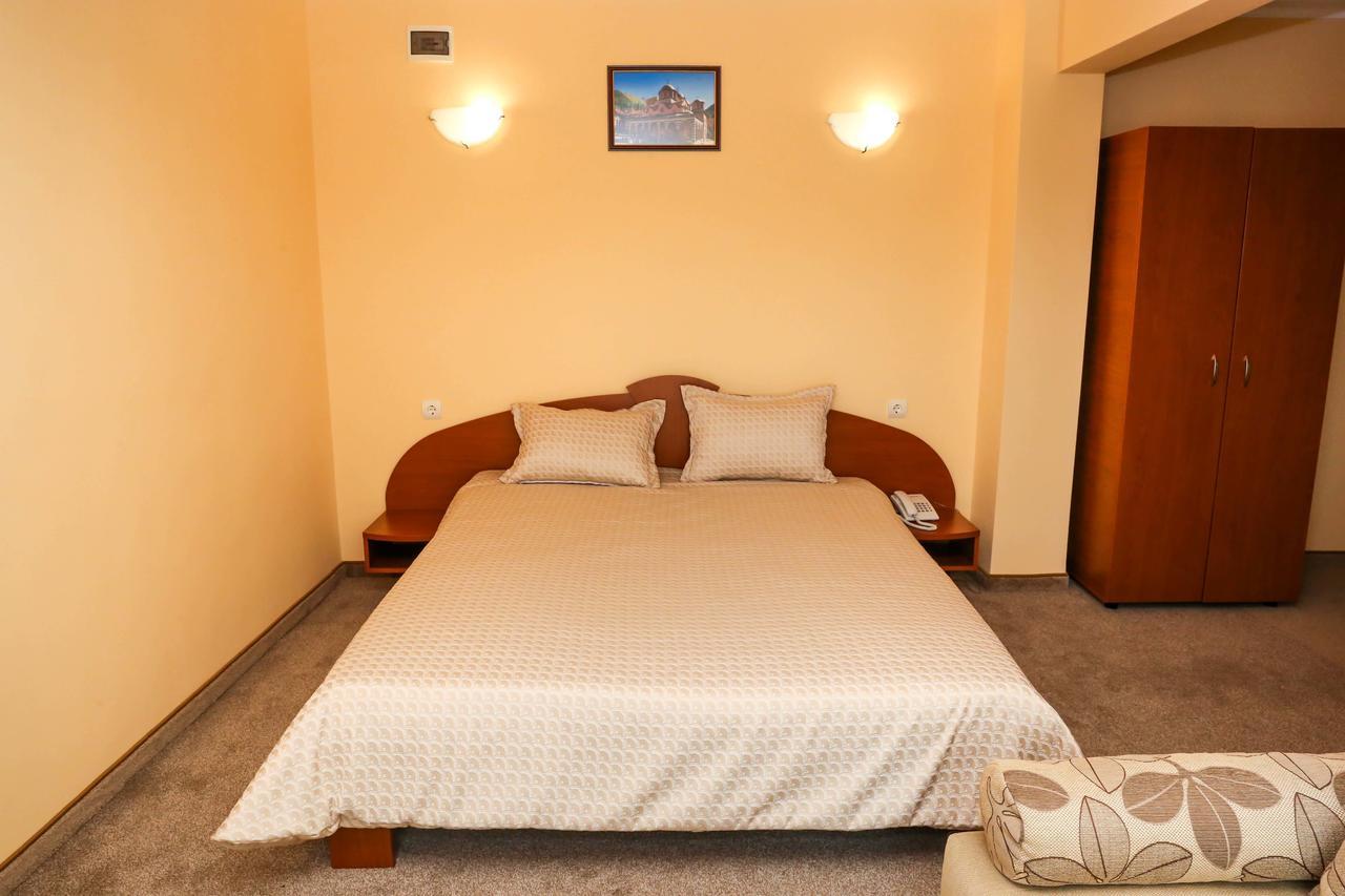 Hotel Bulgaria Kŭrdzhali エクステリア 写真