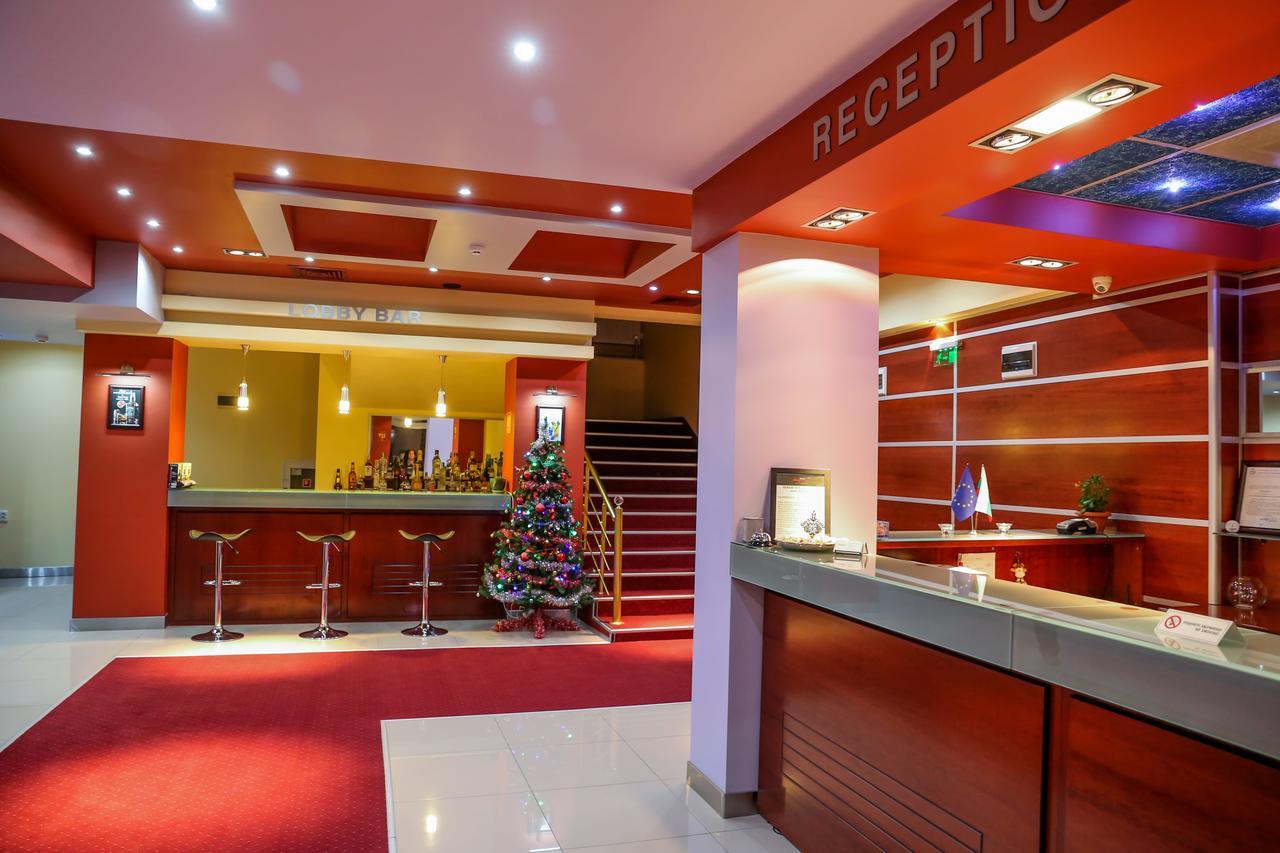 Hotel Bulgaria Kŭrdzhali エクステリア 写真