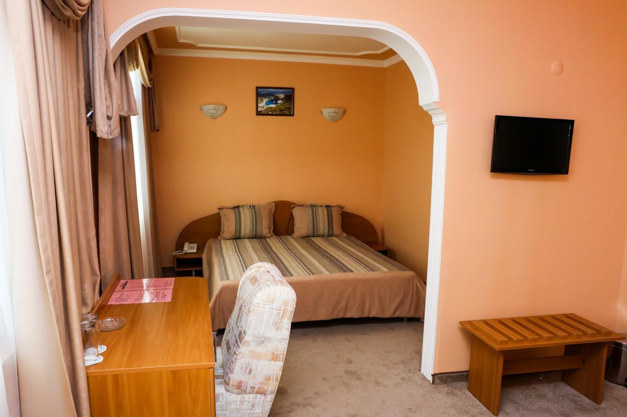 Hotel Bulgaria Kŭrdzhali エクステリア 写真
