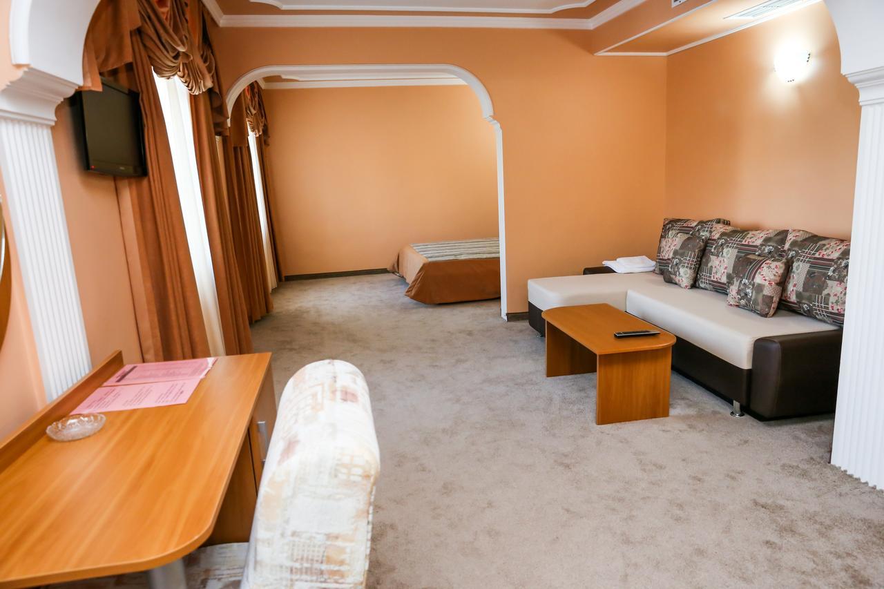 Hotel Bulgaria Kŭrdzhali エクステリア 写真