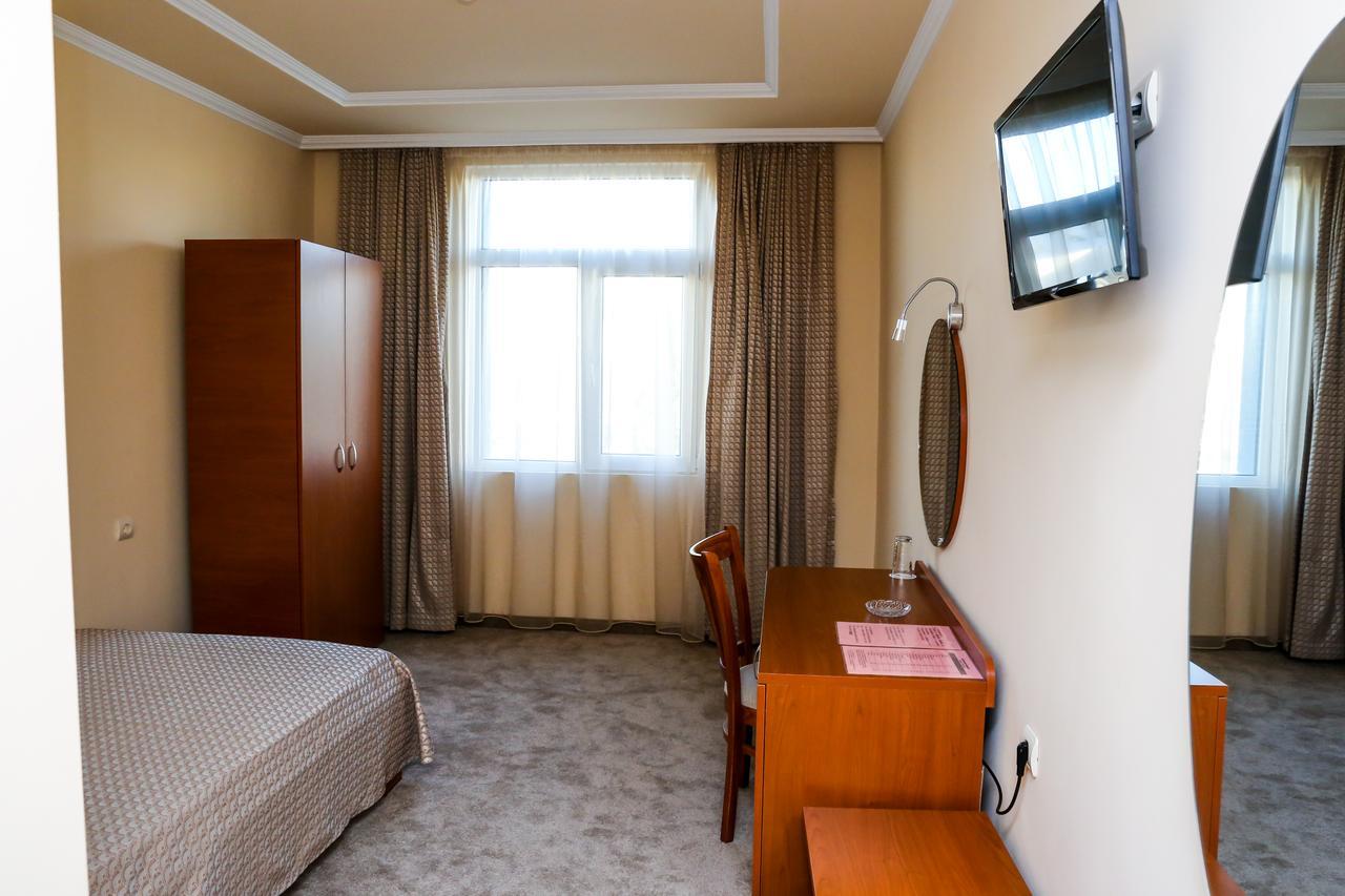 Hotel Bulgaria Kŭrdzhali エクステリア 写真