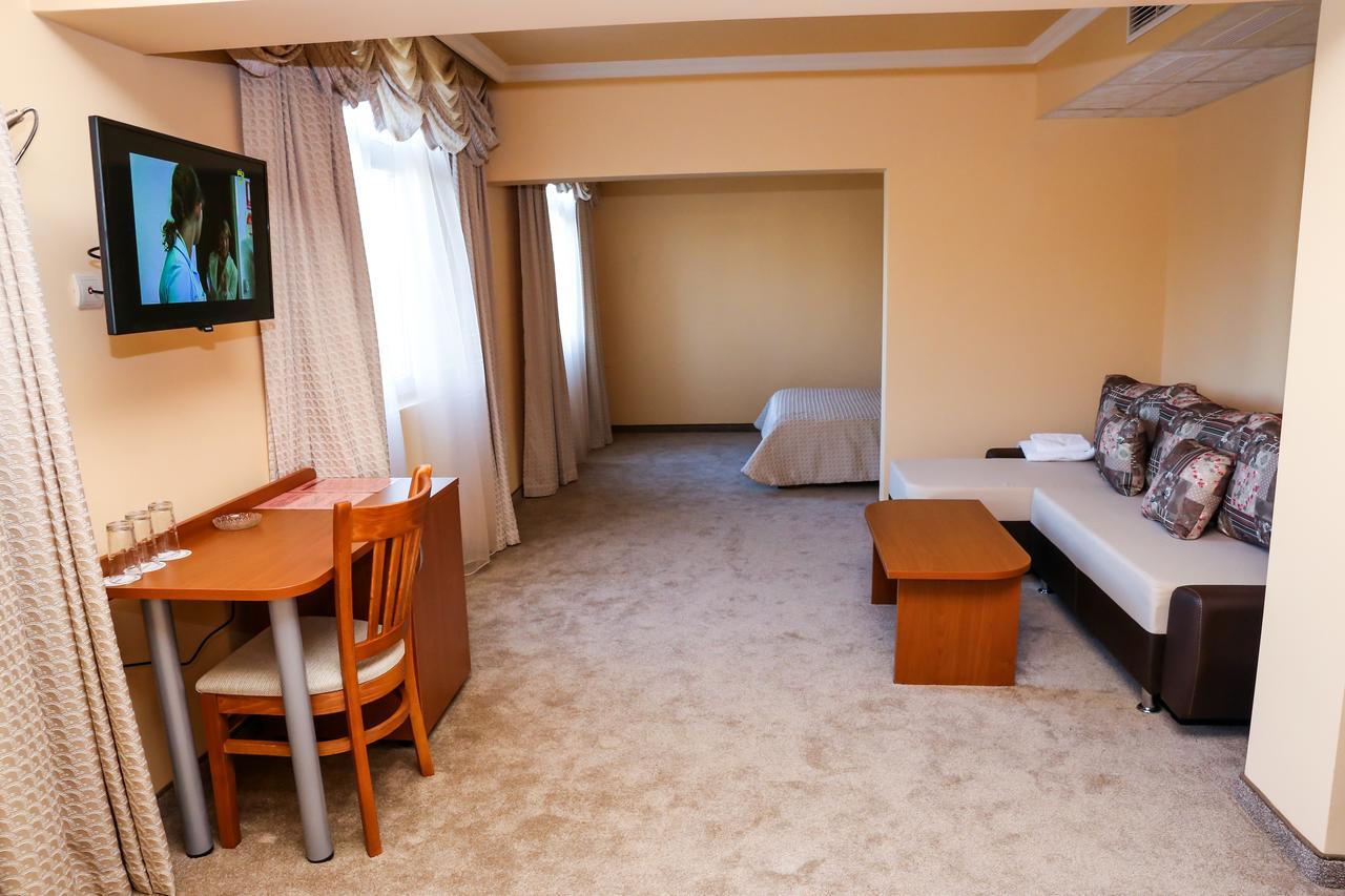 Hotel Bulgaria Kŭrdzhali エクステリア 写真