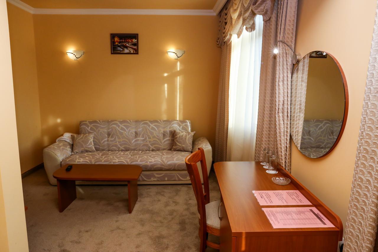 Hotel Bulgaria Kŭrdzhali エクステリア 写真