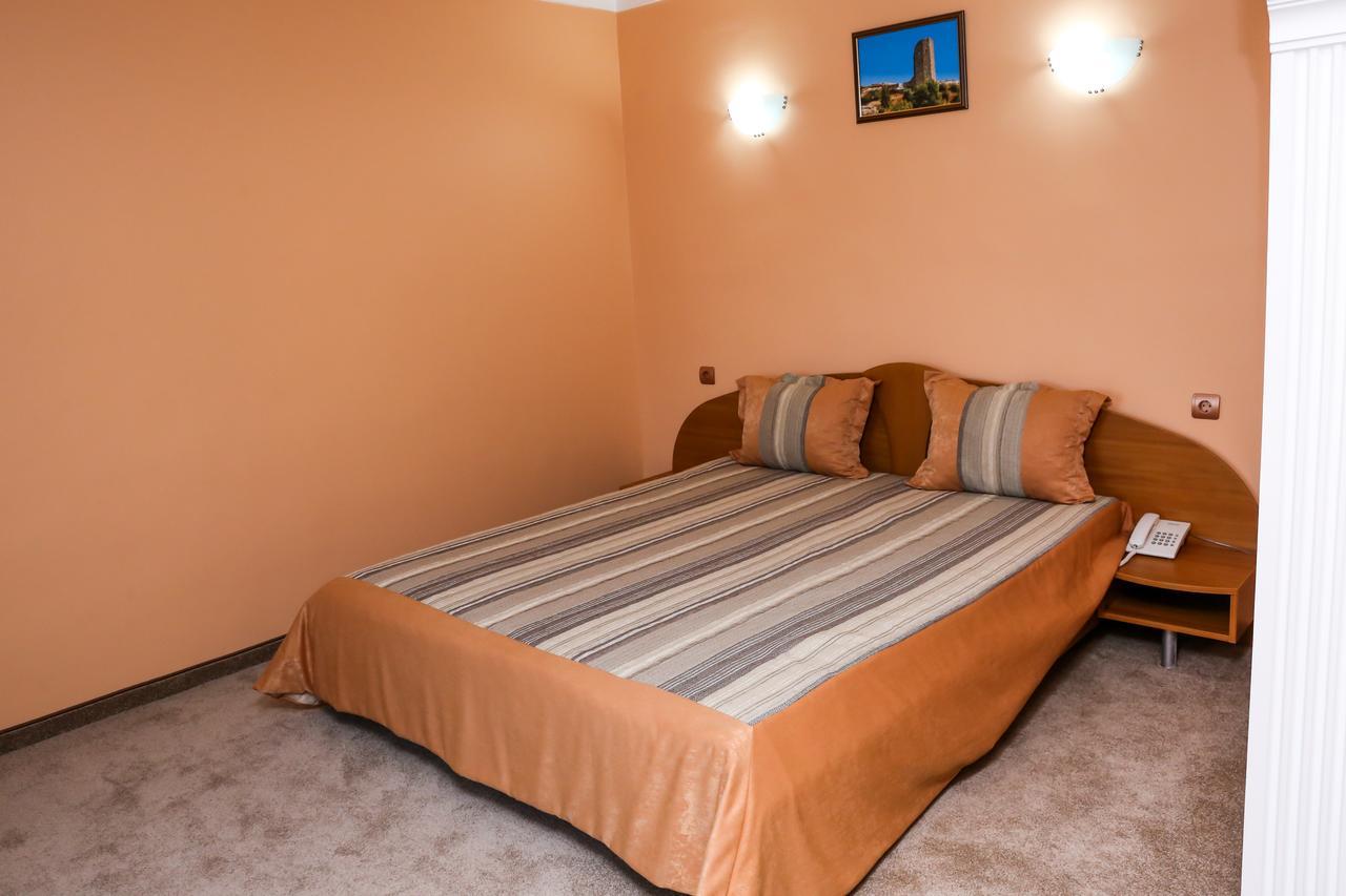 Hotel Bulgaria Kŭrdzhali エクステリア 写真